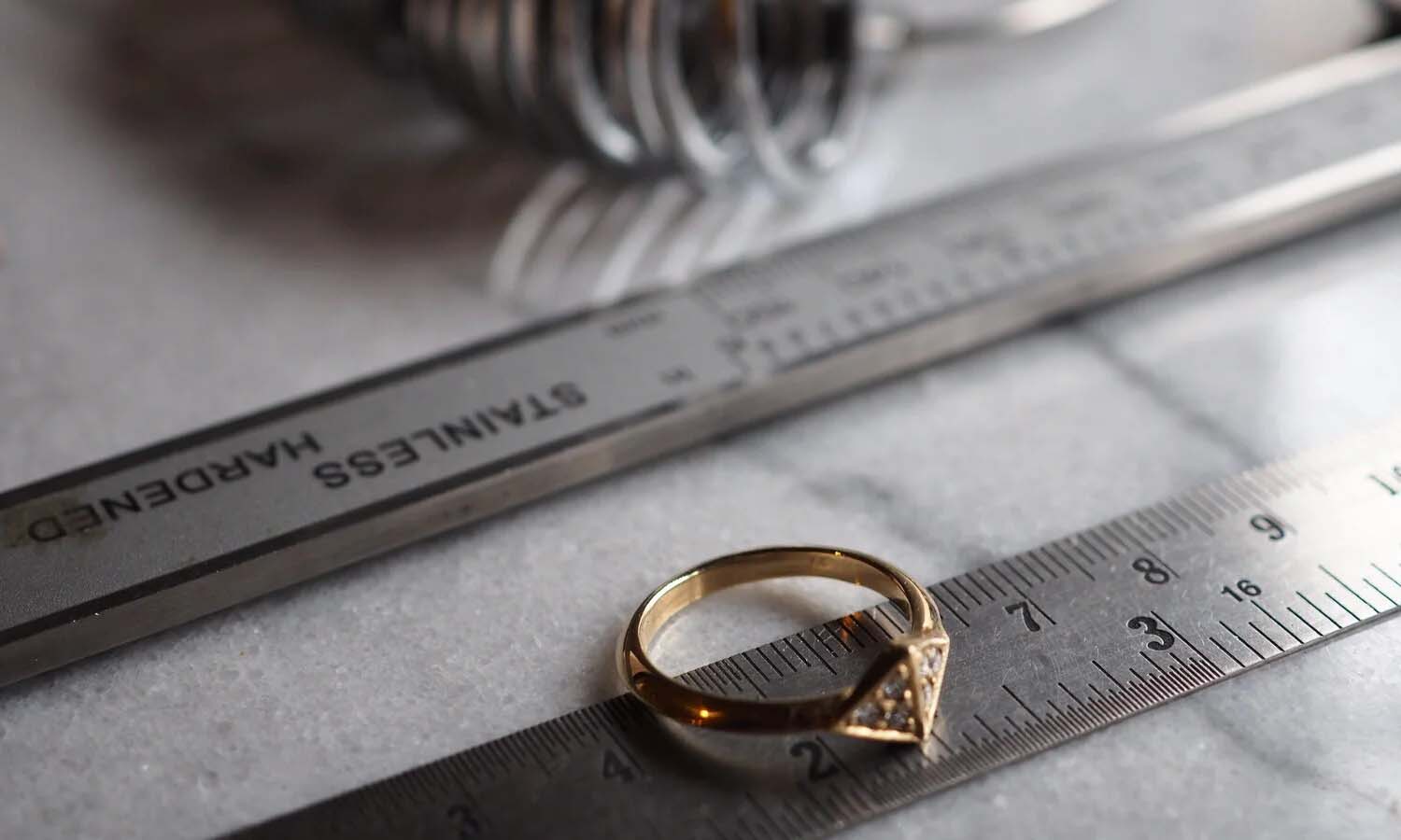 سایز انگشتر دقیقاً چیست و چگونه تعریف میشود؟